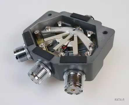 AV-SW3M UHF ANTENNINVAIHTAJA UHF-LIITTIMILLÄ x 3 - Antennivaihtajat - 612001 - 2