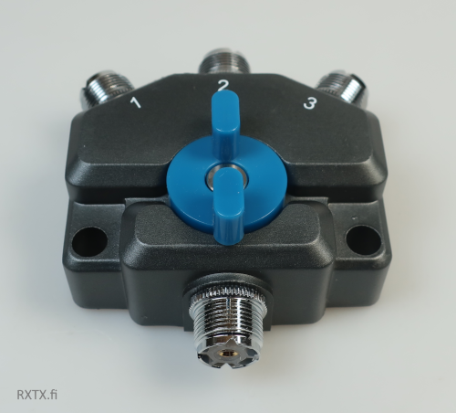 AV-SW3M UHF ANTENNINVAIHTAJA UHF-LIITTIMILLÄ x 3 - Antennivaihtajat - 612001 - 1