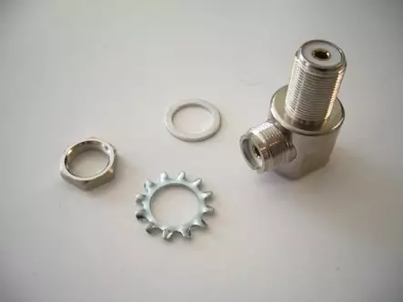 UHF-UHF KULMAJALKA MUTTERILLA AJONEUVO JA TUKIASEMA SOVELLUKSIIN - Kiinteät antennijalat - 704042 - 2