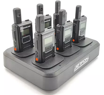 PACK 6 x DYNASCAN 3A PMR446 RADIOPUHELINTA 6-PAIKKAISELLA LATURILLA, KEVYT ja PIENI (95 x 55 x 21mm), AMMATTIKÄYTTÖÖN - PMR446 KÄSIRADIOPUHELIMET - 207072 - 2