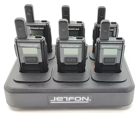 PACK 6 x DYNASCAN 3A PMR446 RADIOPUHELINTA 6-PAIKKAISELLA LATURILLA, KEVYT ja PIENI (95 x 55 x 21mm), AMMATTIKÄYTTÖÖN - PMR446 KÄSIRADIOPUHELIMET - 207072 - 1
