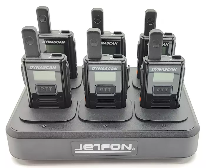 PACK 6 x DYNASCAN 3A PMR446 RADIOPUHELINTA 6-PAIKKAISELLA LATURILLA, KEVYT ja PIENI (95 x 55 x 21mm), AMMATTIKÄYTTÖÖN - PMR446 KÄSIRADIOPUHELIMET - 207072 - 1