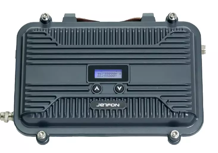 U10 UHF-TOISTIN RADIOPUHELIN SIGNAALIN KANTAMAN PARANTAMISEEN - Toistimet VHF ja UHF - 209004 - 1
