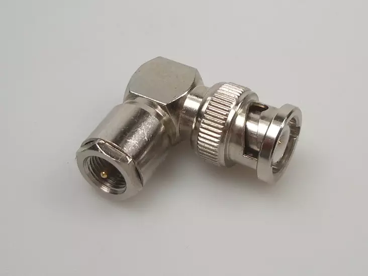 ADAPTERI FME-U/BNC-U, KULMA - Liitinadapterit - 704775 - 1