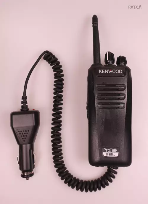 QB28L SUORASYÖTTÖ 12V TUP.SYT. KENWOOD TK-3301, TK-3401, TK-3701, TK-240, TK-340 ... - Paristokotelot ja suorasyötöt - 301095 - 1