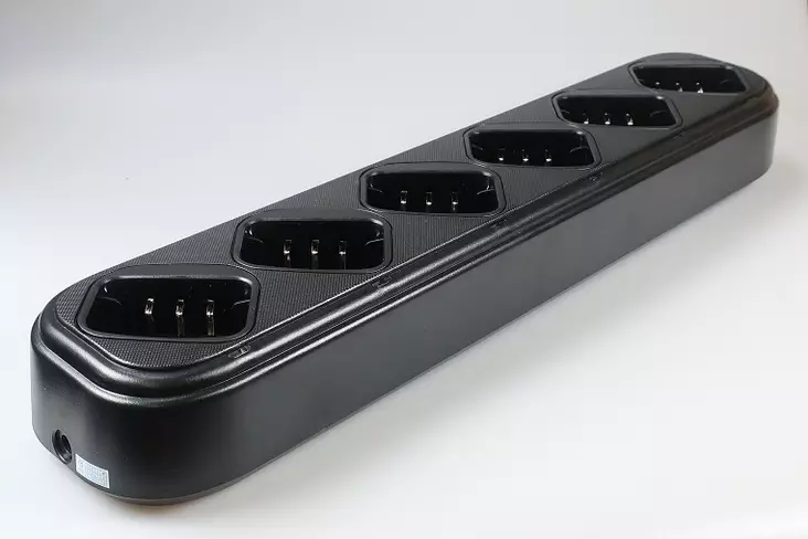 WOUXUN CHO-958 6-PAIKKAINEN PIKAPÖYTÄLATURI KG-939, KG-958, KG-968, KG-978, KG-D58, KG,D828, KG-D988 - Metsästysradiopuhelinlaturit - 302075 - 1