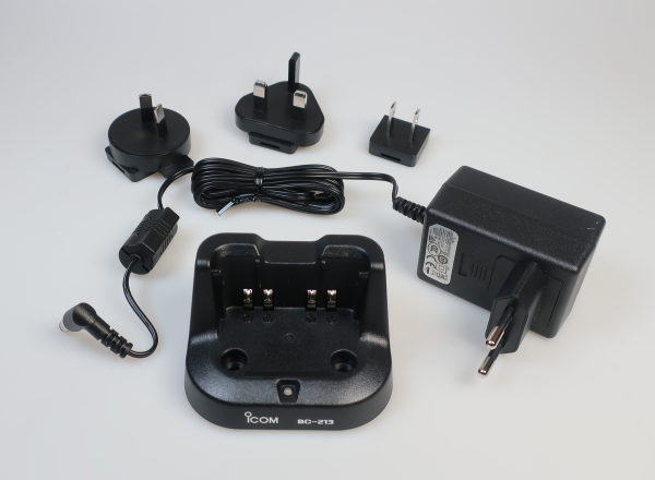 ICOM BC-213 PÖYTÄLATURI IC-F1000, IC-F2000, IC-F29, IC-A16 PUHELIMILLE - Icom laturit - 302086 - 2